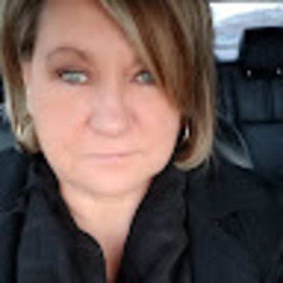 Meet your Posher, Debbie - Picture 1 of 1